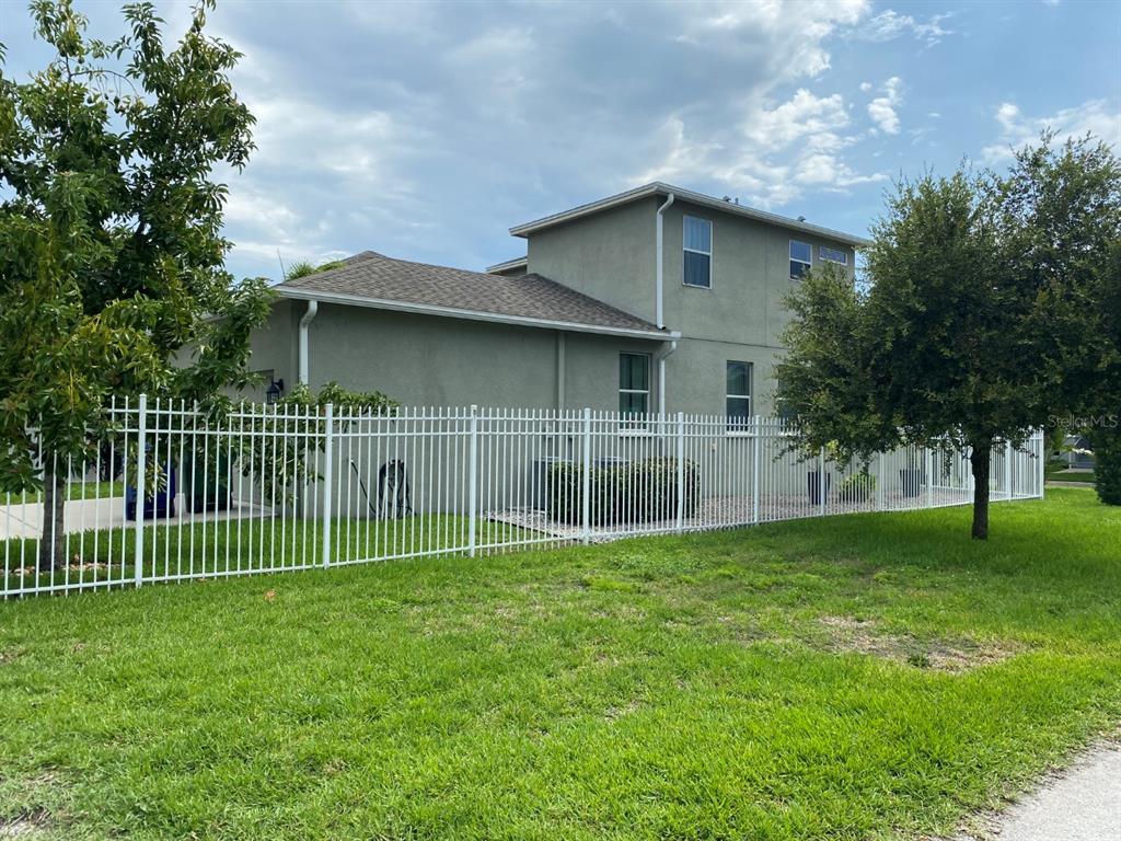 809 North Oregon Avenue Tampa, FL 33606 - Photo 2 of 16 a view of a backyard with a small cabin