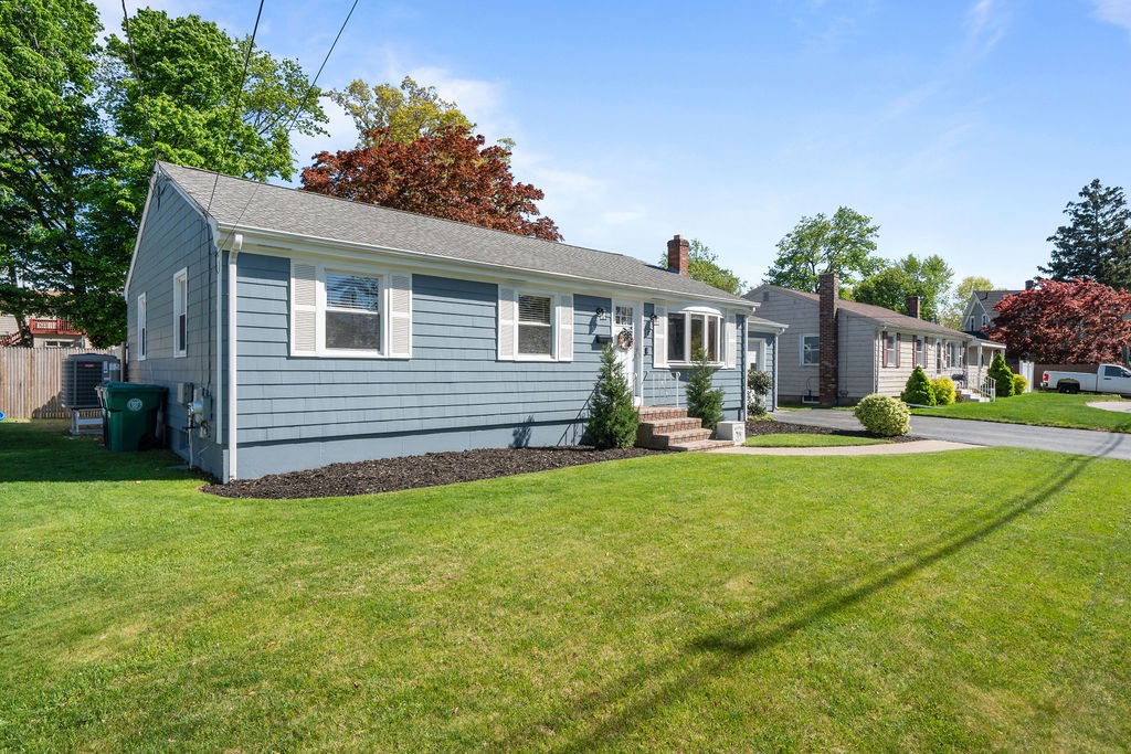 188 Fair Street Warwick, RI 02888 - Photo 3 of 33