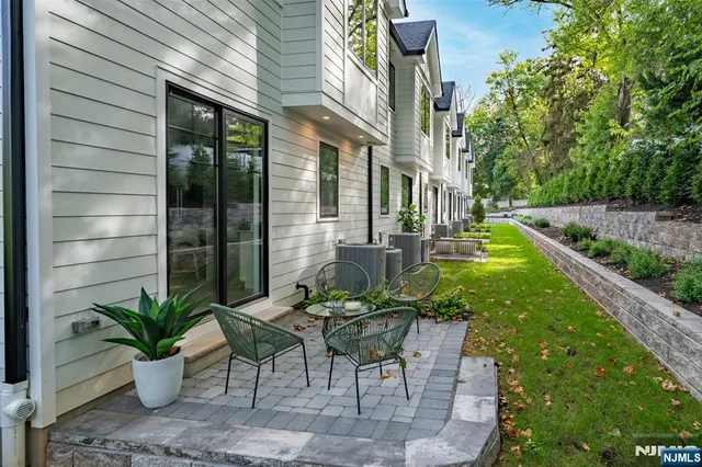 $1,199,000 | 21 Fey Place, Oradell, NJ 07649