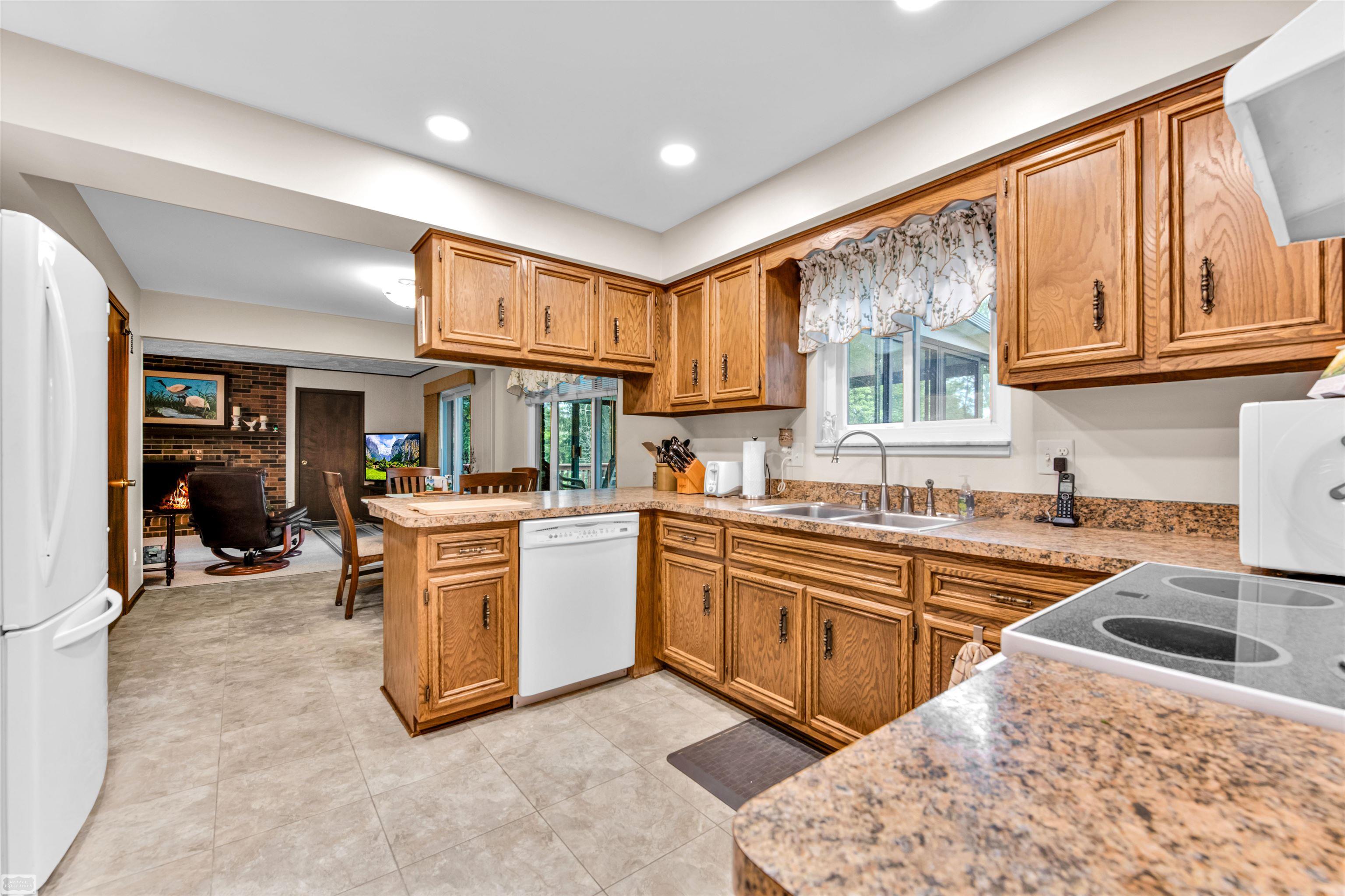 2401 Chalet Drive Rochester Hills, MI 48309 - Photo 13 of 45
