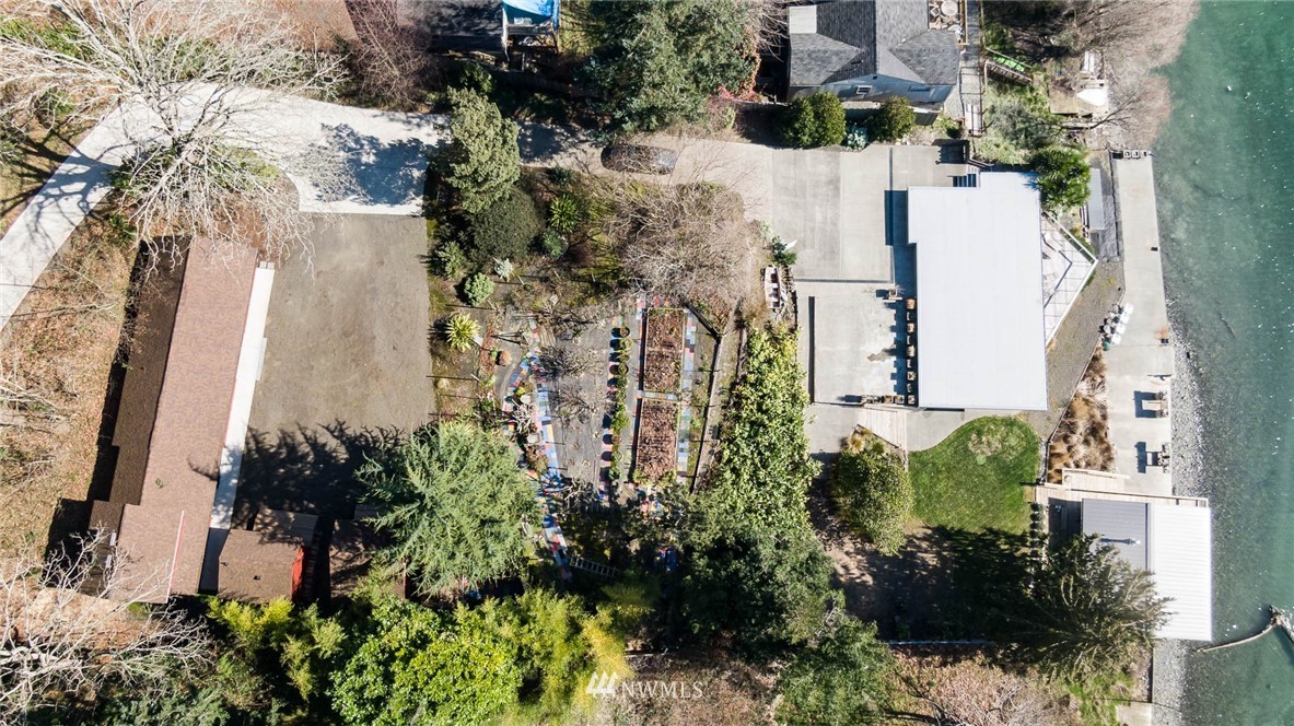 12607 Southwest Bachelor Road Vashon, WA 98070 - Photo 2 of 36 Gallery Image 2