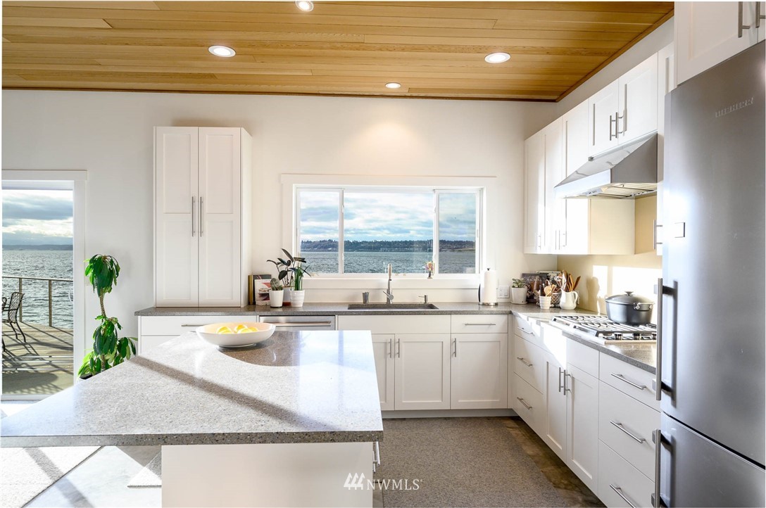 12607 Southwest Bachelor Road Vashon, WA 98070 - Photo 13 of 36 Gallery Image 13