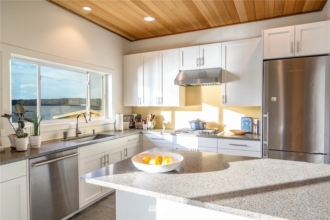 12607 Southwest Bachelor Road Vashon, WA 98070 - Photo 14 of 36 Gallery Image 14