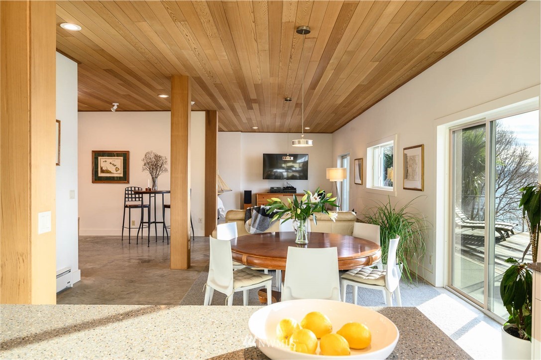 12607 Southwest Bachelor Road Vashon, WA 98070 - Photo 15 of 36 Gallery Image 15