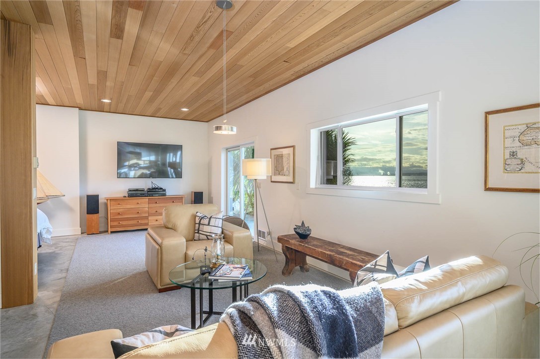 12607 Southwest Bachelor Road Vashon, WA 98070 - Photo 16 of 36 Gallery Image 16