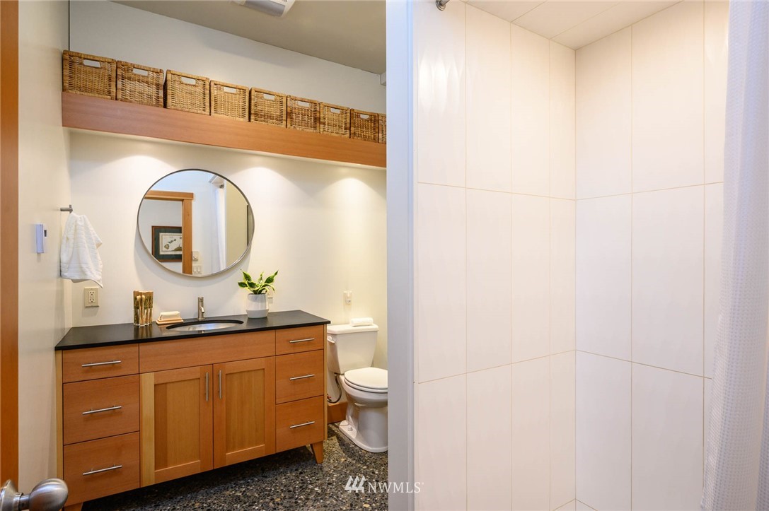 12607 Southwest Bachelor Road Vashon, WA 98070 - Photo 17 of 36 Gallery Image 17