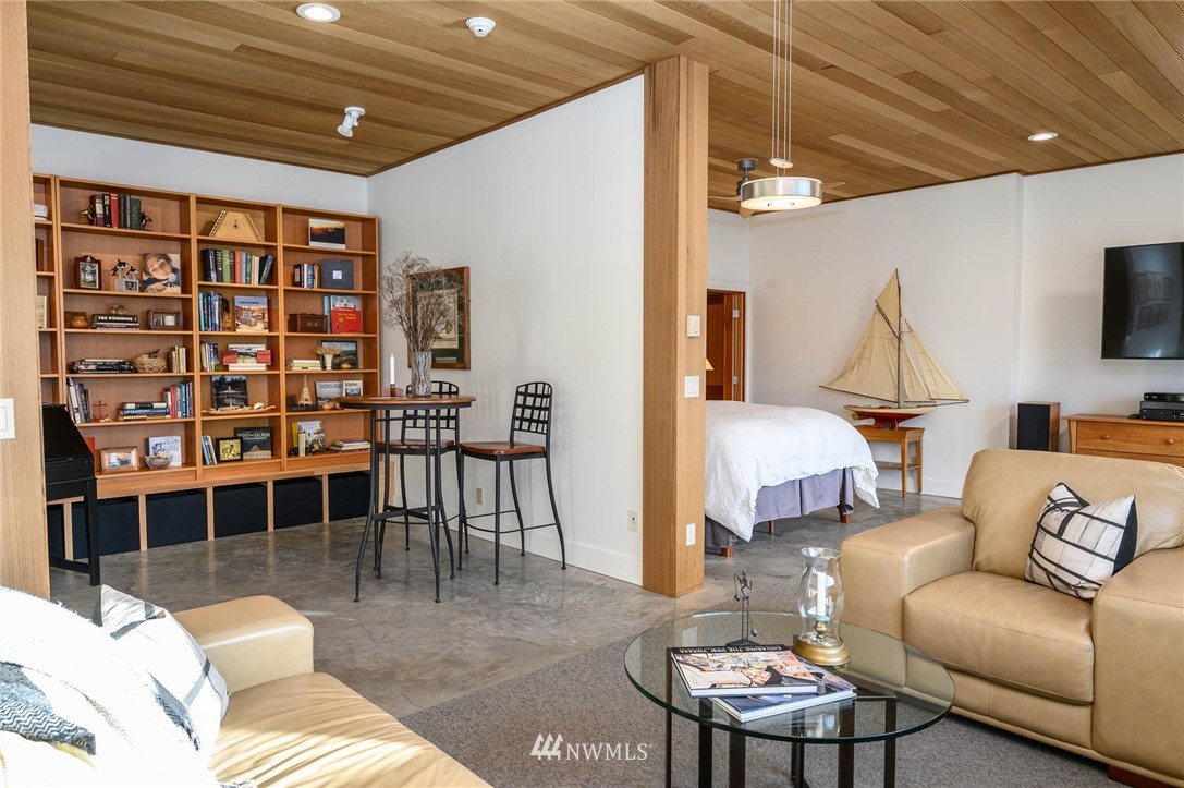 12607 Southwest Bachelor Road Vashon, WA 98070 - Photo 19 of 36 Gallery Image 19
