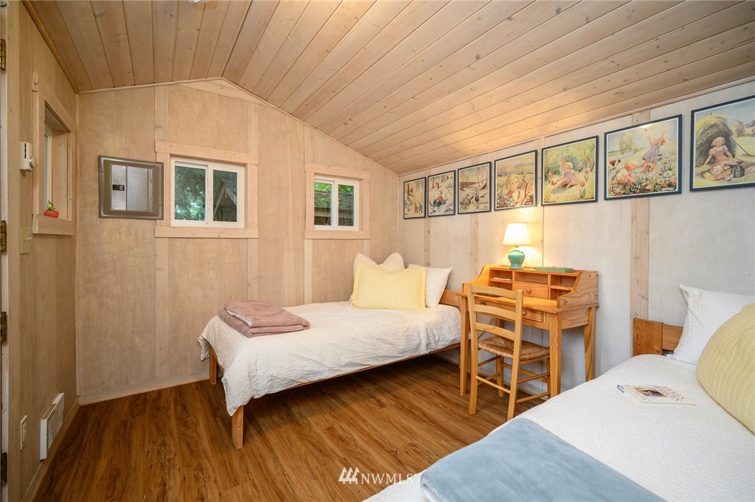 12607 Southwest Bachelor Road Vashon, WA 98070 - Photo 22 of 36 Gallery Image 22