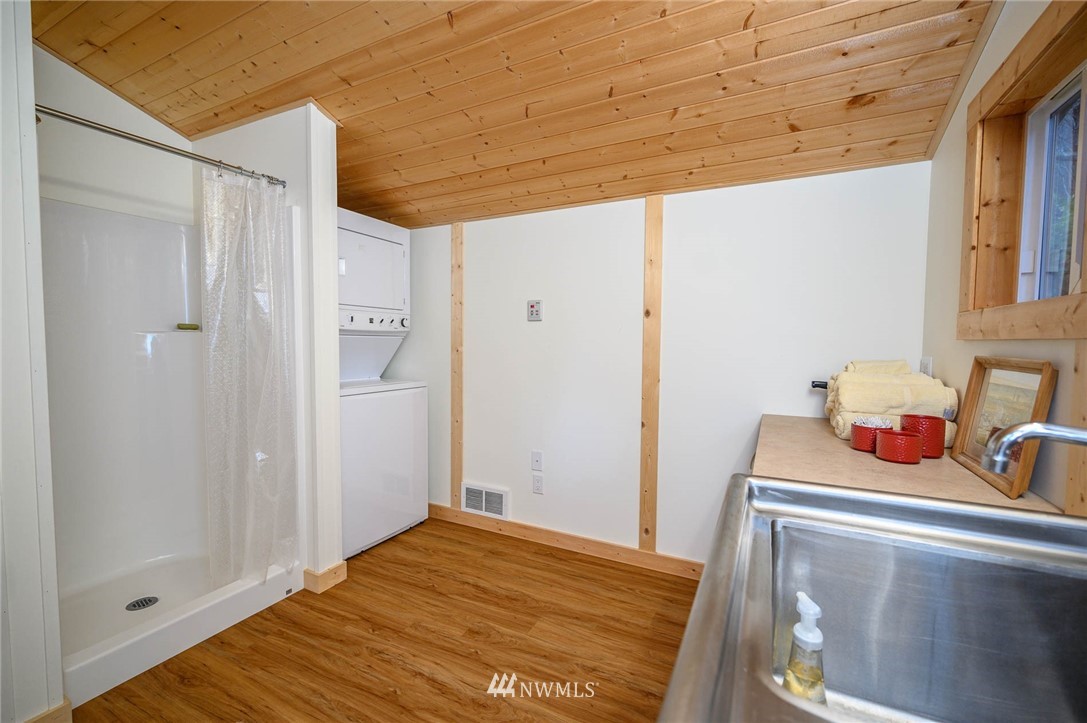 12607 Southwest Bachelor Road Vashon, WA 98070 - Photo 23 of 36 Gallery Image 23