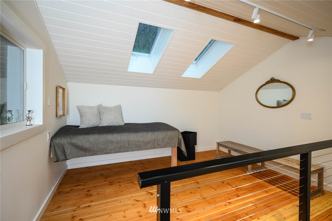 12607 Southwest Bachelor Road Vashon, WA 98070 - Photo 25 of 36 Gallery Image 25