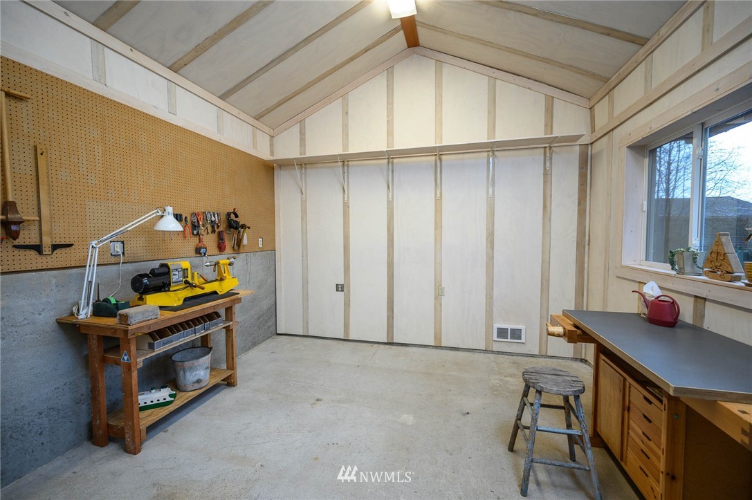 12607 Southwest Bachelor Road Vashon, WA 98070 - Photo 26 of 36 Gallery Image 26