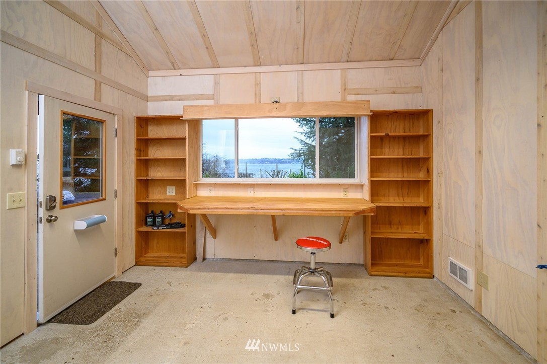 12607 Southwest Bachelor Road Vashon, WA 98070 - Photo 27 of 36 Gallery Image 27