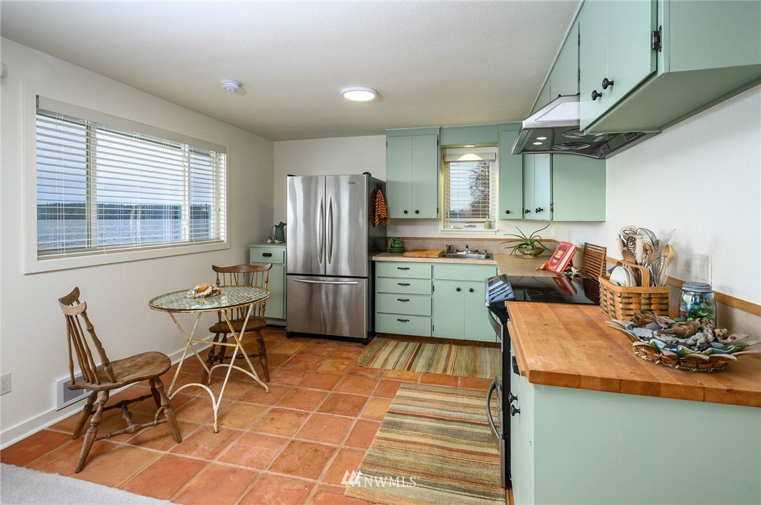 12607 Southwest Bachelor Road Vashon, WA 98070 - Photo 9 of 36 Gallery Image 9