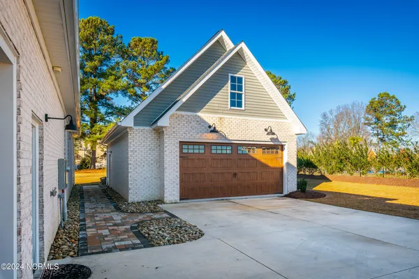 $795,000 | 2841 Landing Circle, Greenville, NC 27858