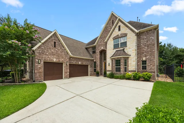 $945,000 | 34 North Swanwick Place, Tomball, TX 77375