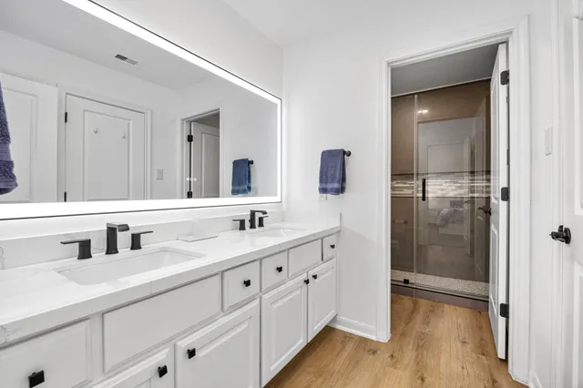 $945,000 | 34 North Swanwick Place, Tomball, TX 77375