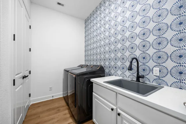 $945,000 | 34 North Swanwick Place, Tomball, TX 77375