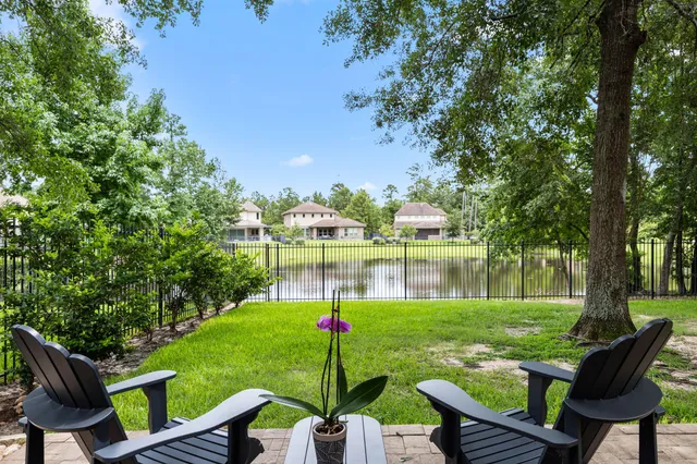 $945,000 | 34 North Swanwick Place, Tomball, TX 77375