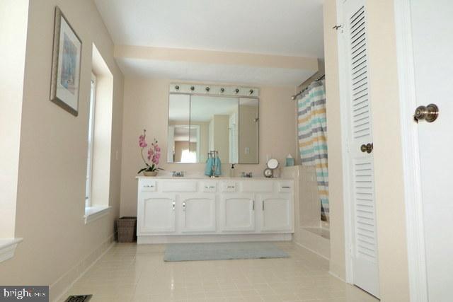 9444 Reach Road Potomac, MD 20854 - Photo 26 of 41 Private Owner's Bath w/ dual Sinks