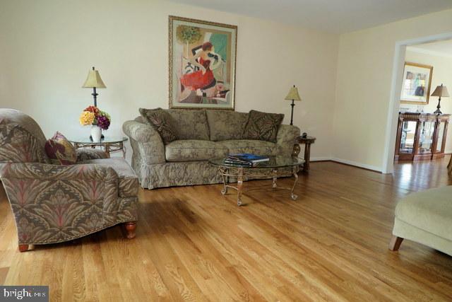 9444 Reach Road Potomac, MD 20854 - Photo 4 of 41 Sun filled Living Room