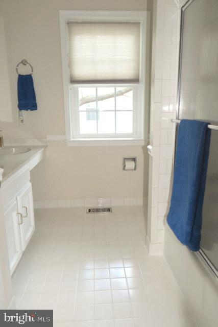 9444 Reach Road Potomac, MD 20854 - Photo 32 of 41 Hall Bath View 2