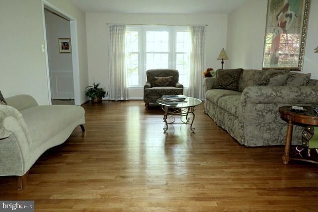 9444 Reach Road Potomac, MD 20854 - Photo 5 of 41 Gleaming Wood Floors
