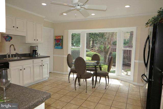 9444 Reach Road Potomac, MD 20854 - Photo 10 of 41 Table Space Kitchen