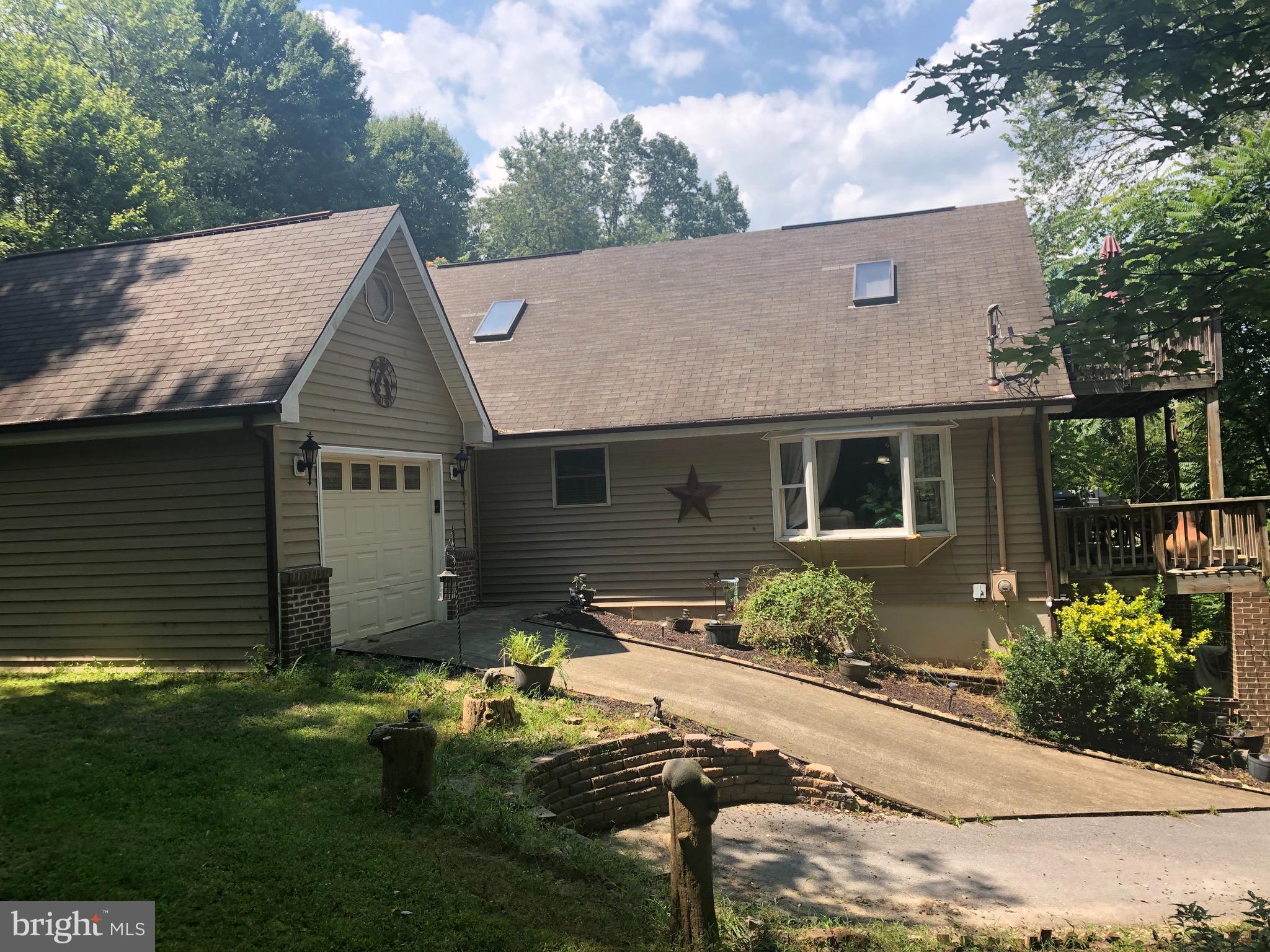 1260 County Rte 1/1 Berkeley Springs, WV 25411 - Photo 5 of 29 Side of home