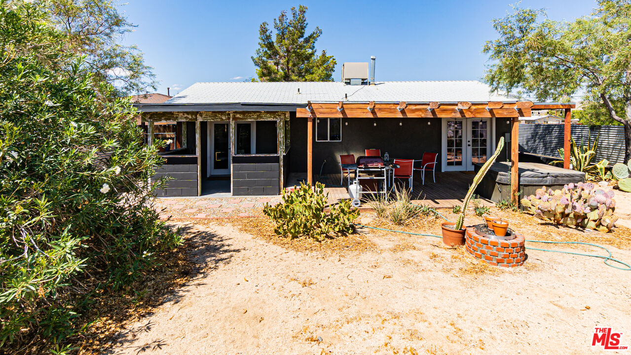 62033 Bonair Road Joshua Tree, CA 92252 - Photo 30 of 53 a view of a chairs and table in the patio