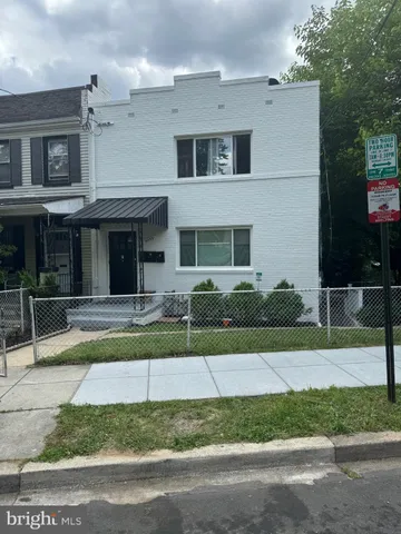 $2,300 | 4253 Brooks Street Northeast, Unit 1, Washington, DC 20019