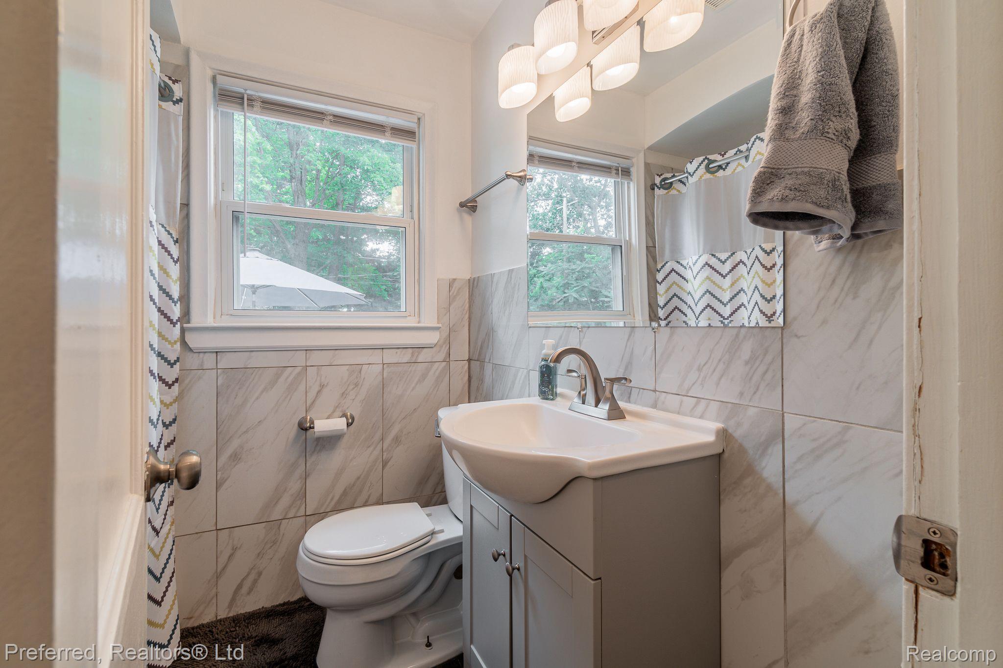 14116 Stark Road Livonia, MI 48154 - Photo 24 of 33 Gallery Image 24