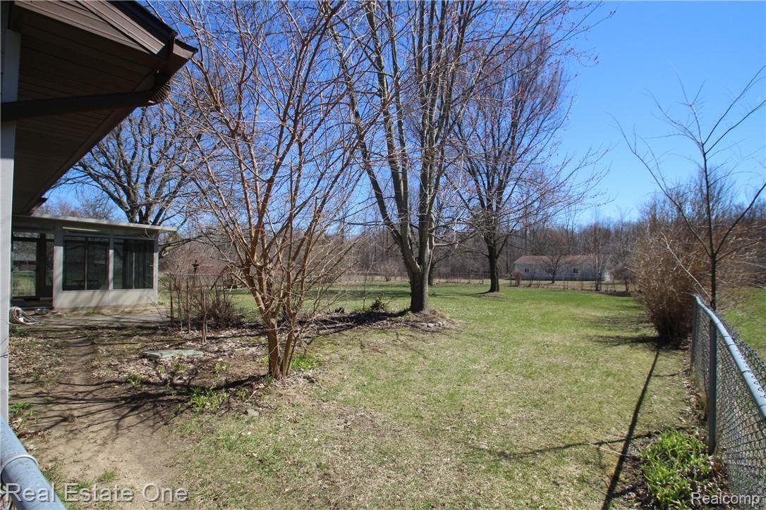 3069 Buckner Road Lake Orion, MI 48362 - Photo 31 of 41 IMG_2997.JPG