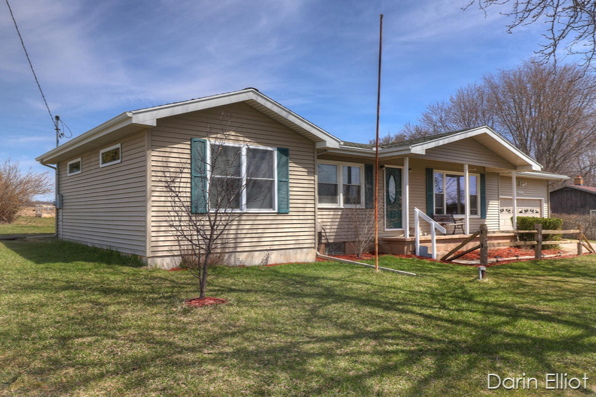 9998 Belding Road Belding, MI 48809 - Photo 3 of 24 IMG__1000