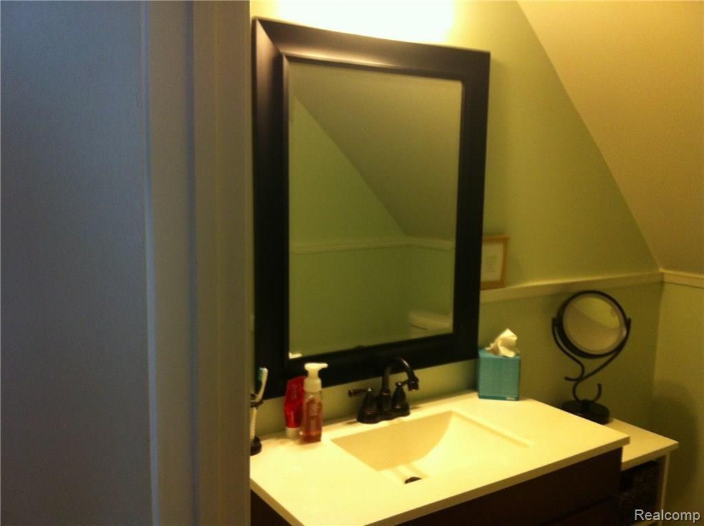 412 West Webster Road Royal Oak, MI 48073 - Photo 18 of 21 Master Bath - pic 2.jpg