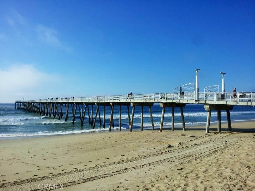 215 Valley Drive Hermosa Beach, CA 90254 - Photo 24 of 27 a view of a swimming pool with seating area