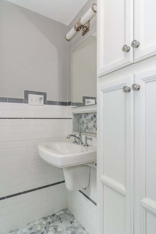 30 Beverly Road Natick, MA 01760 - Photo 16 of 24