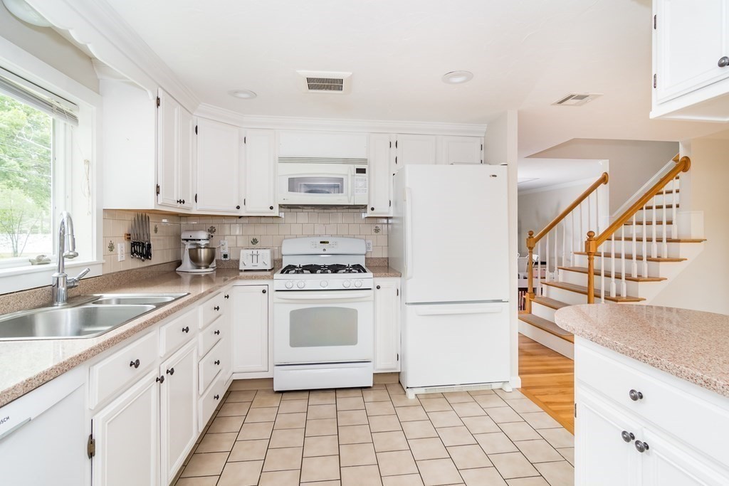 30 Beverly Road Natick, MA 01760 - Photo 4 of 24