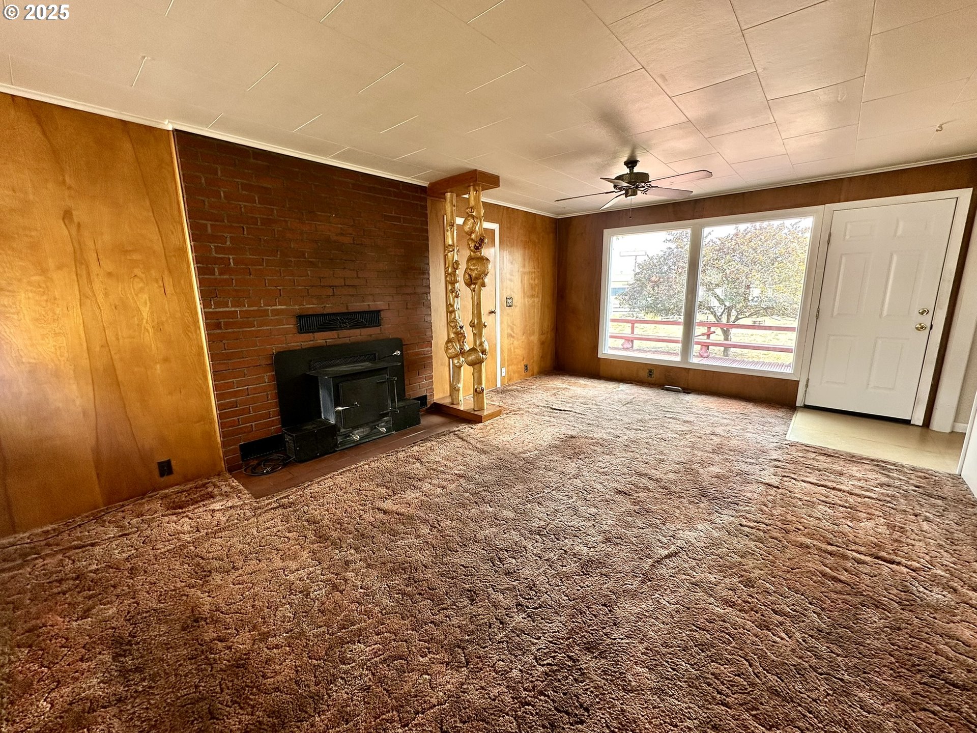 2460 Clark Street Baker City, OR 97814 - Photo 24 of 46 an empty room with windows and fireplace