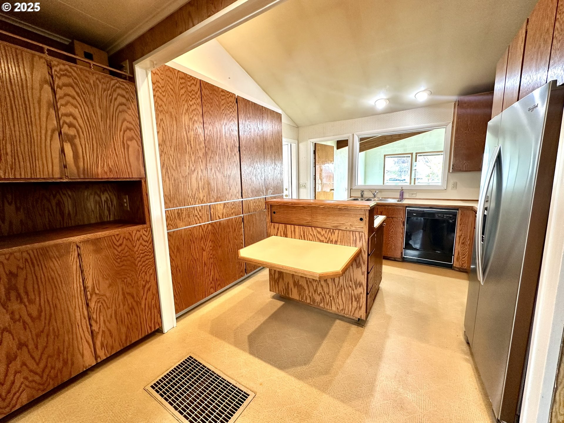 2460 Clark Street Baker City, OR 97814 - Photo 28 of 46 a bathroom with a sink toilet and shower