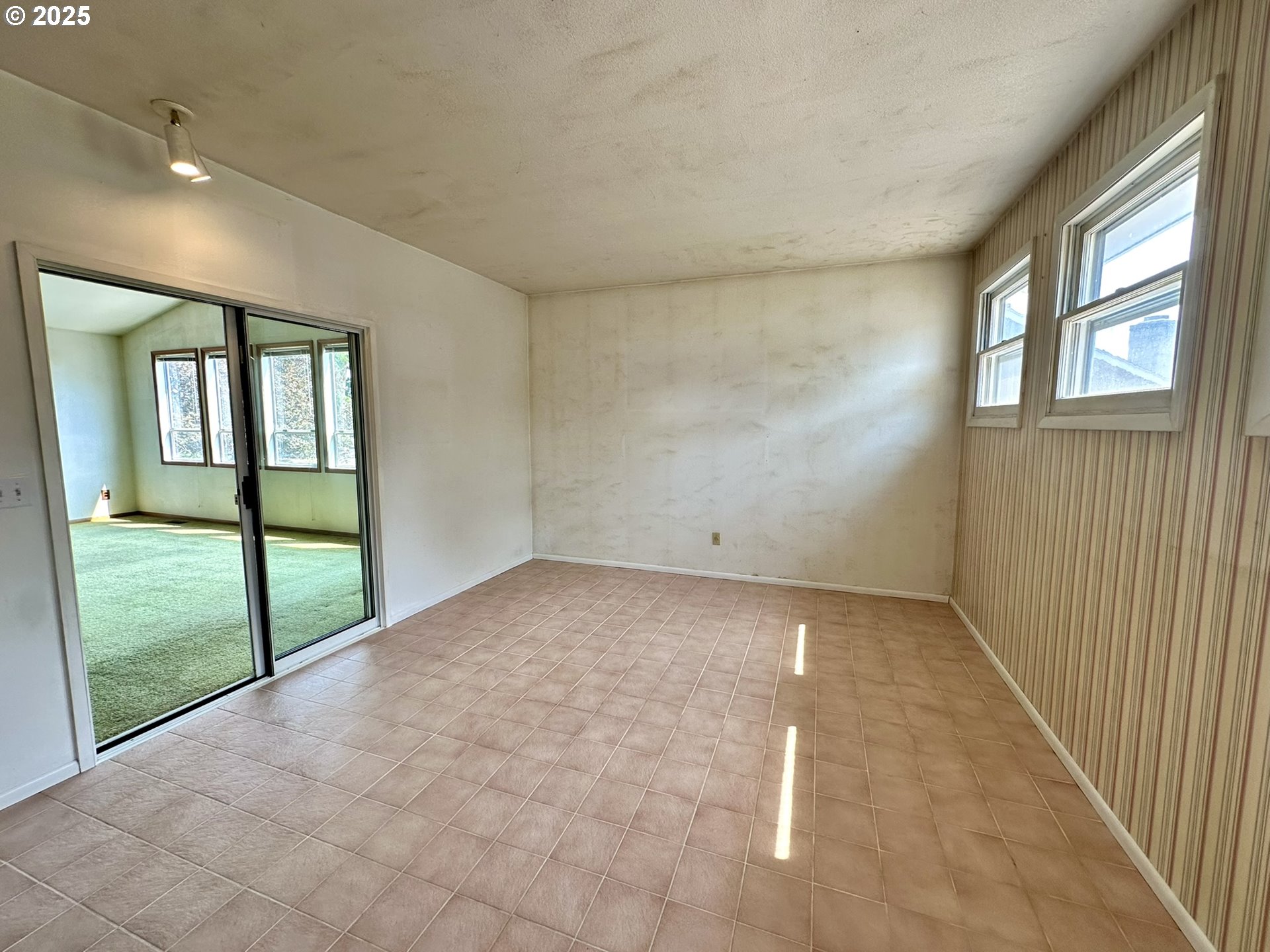 2460 Clark Street Baker City, OR 97814 - Photo 7 of 46 a view of an empty room and window