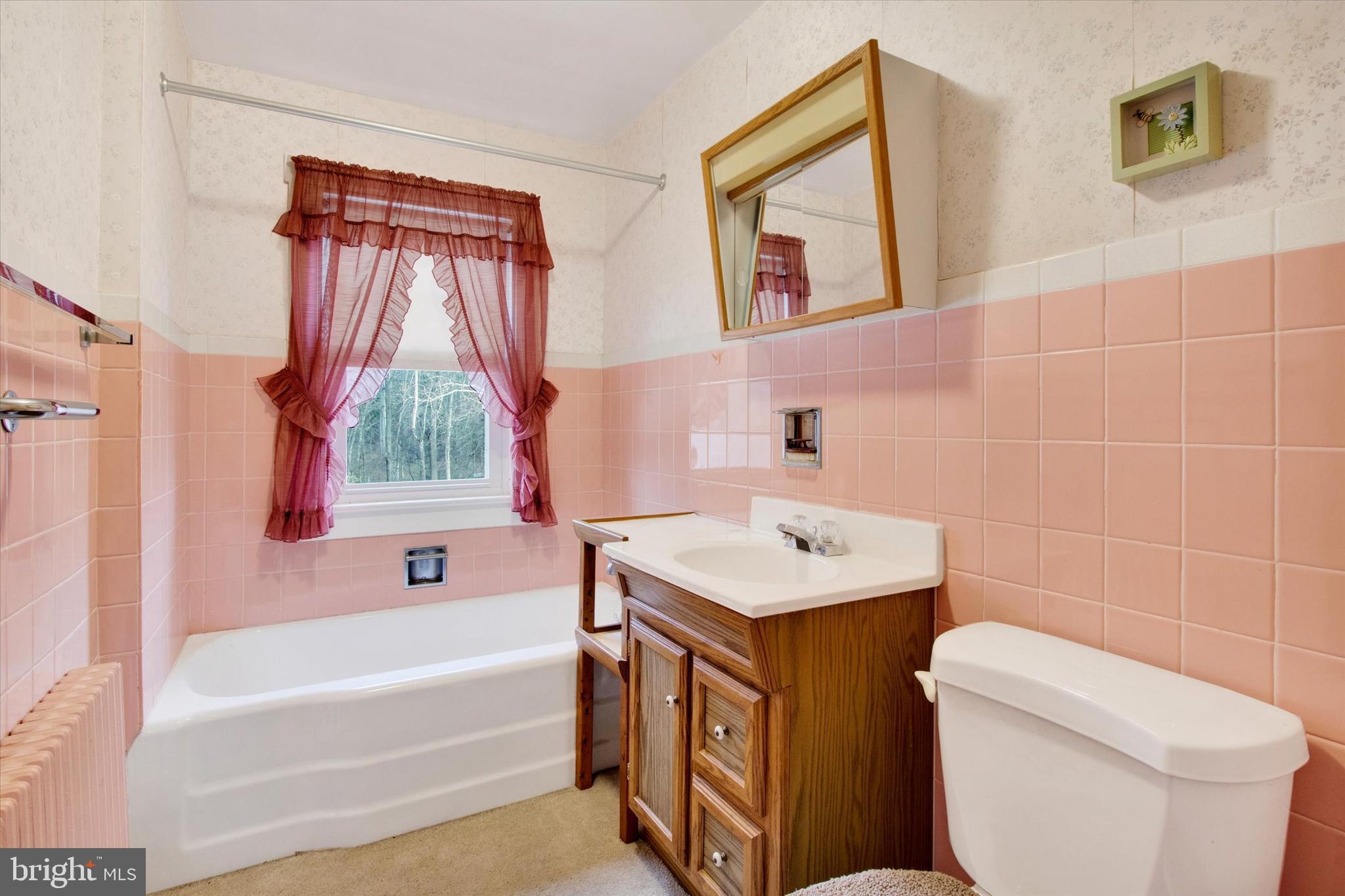 317 Oley Furnace Road Fleetwood, PA 19522 - Photo 25 of 43 a bathroom with a sink toilet vanity and bathtub