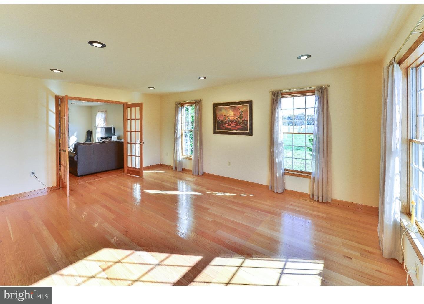 1225 Elk Road Monroeville, NJ 08343 - Photo 4 of 20 Living Room