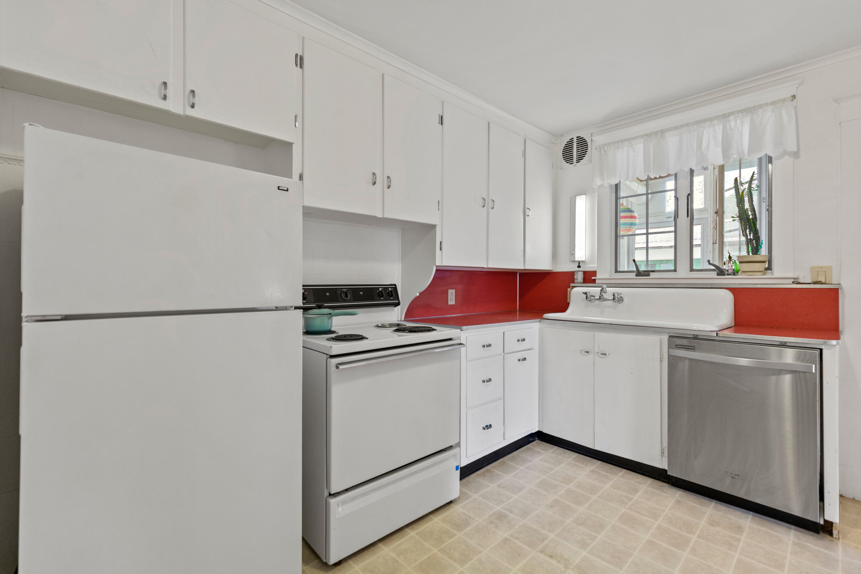 32 Franklin Street Lewiston, ME 04240 - Photo 13 of 44 C3B71EA8-51E3-4745-9605-CAAD542ED3DB