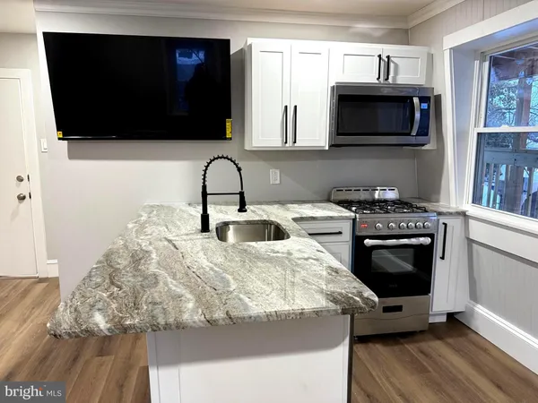 $1,195,000 | 212 Warren Street, Beverly, NJ 08010
