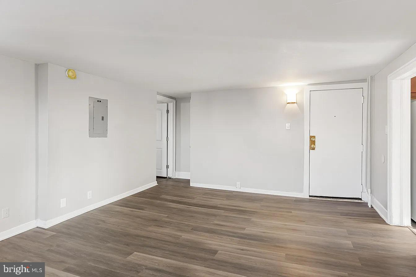 212 Warren Street Beverly, NJ 08010 - Photo 6 of 33 an empty room with wooden floor & windows