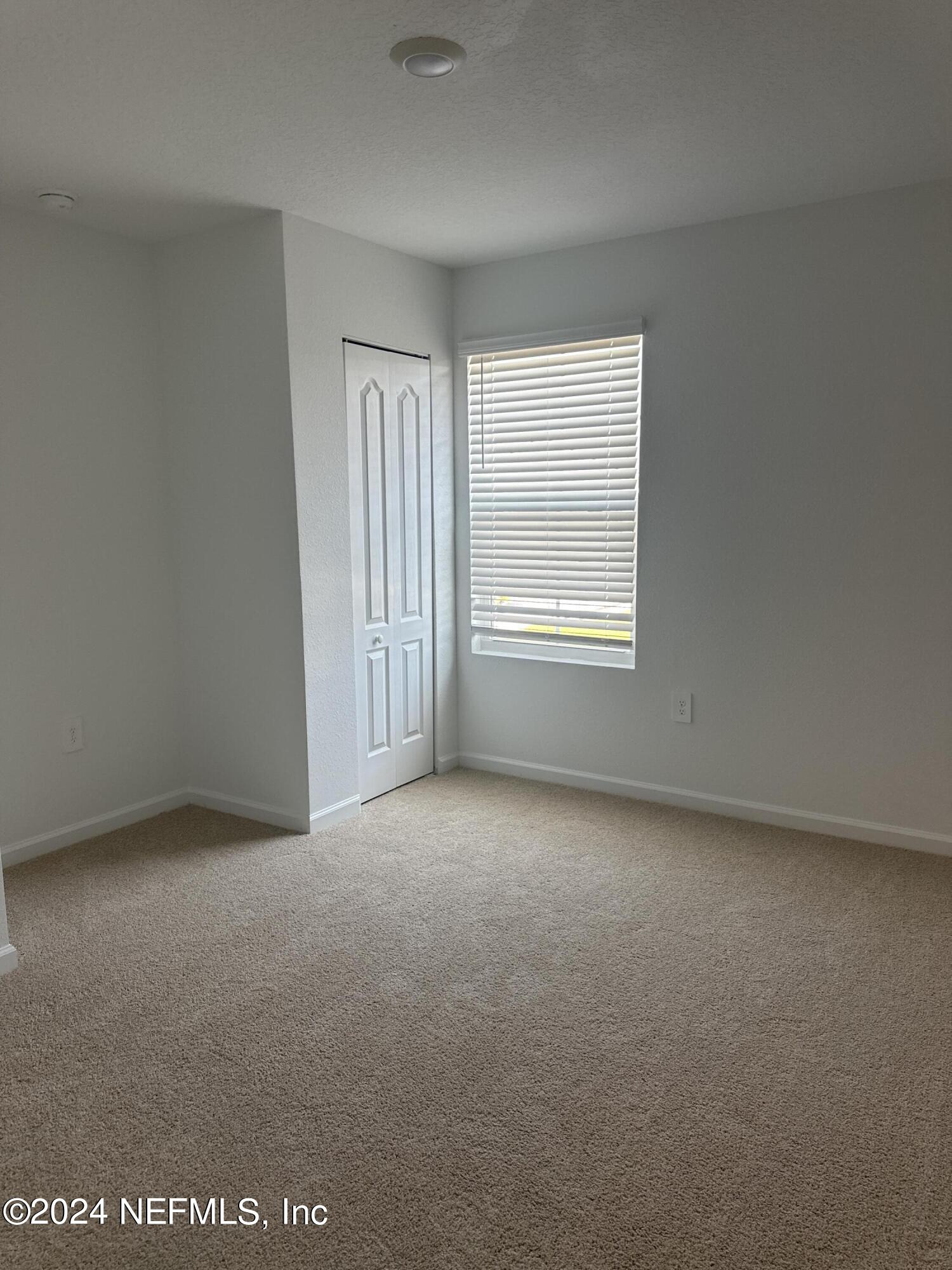 168 Tidal Bch Avenue St. Augustine, FL 32095 - Photo 20 of 36 an empty room with a window