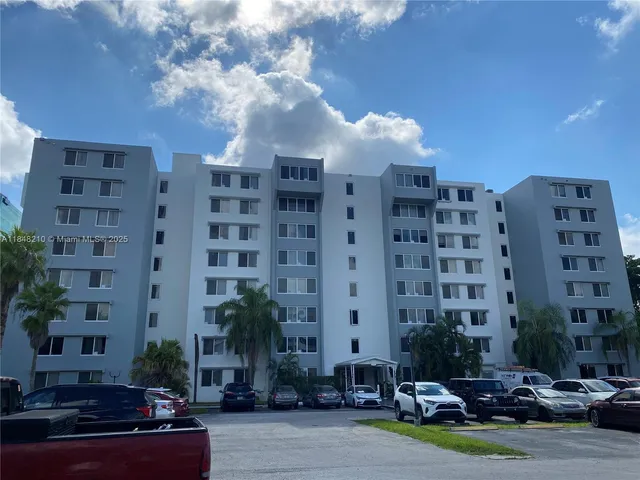 $1,850 | 9143 Southwest 77th Avenue, Unit B705, Miami, FL 33156