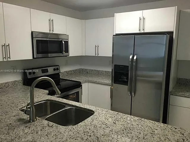 $1,850 | 9143 Southwest 77th Avenue, Unit B705, Miami, FL 33156