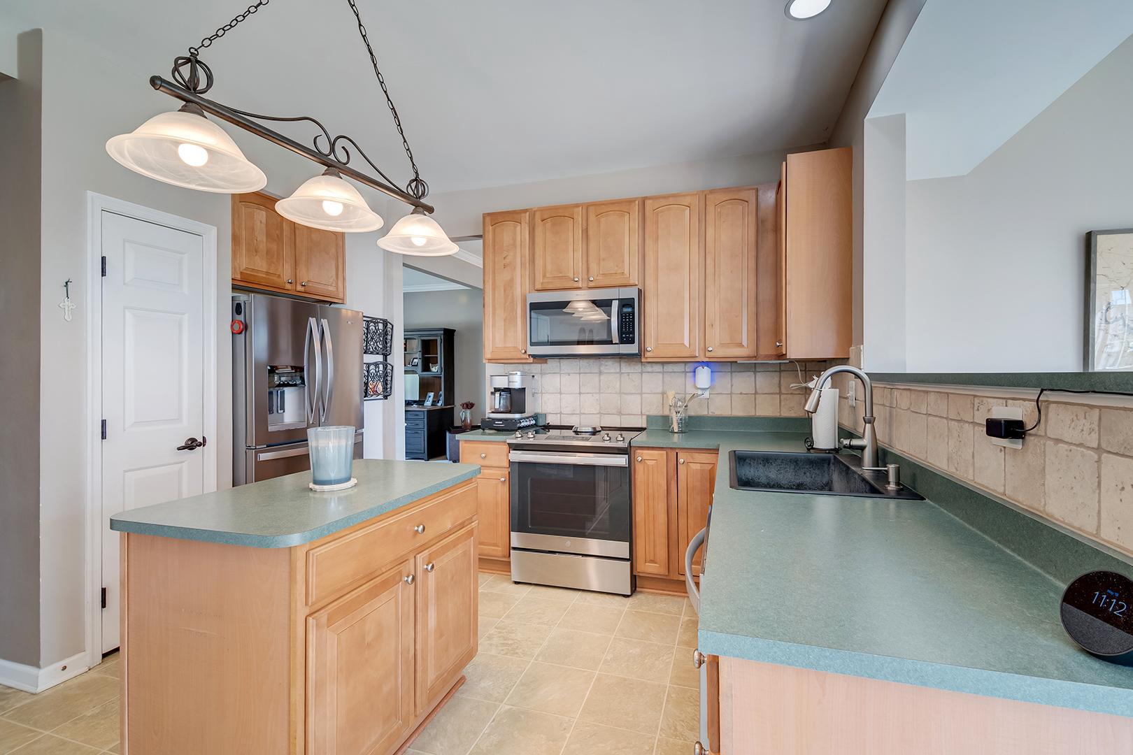114 Lister Lane Ridgely, MD 21660 - Photo 5 of 78 Kitchen with stainless steel appliances