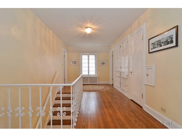 3025 Normandy Place Evanston, IL 60201 - Photo 21 of 24 a view of entryway with wooden floor